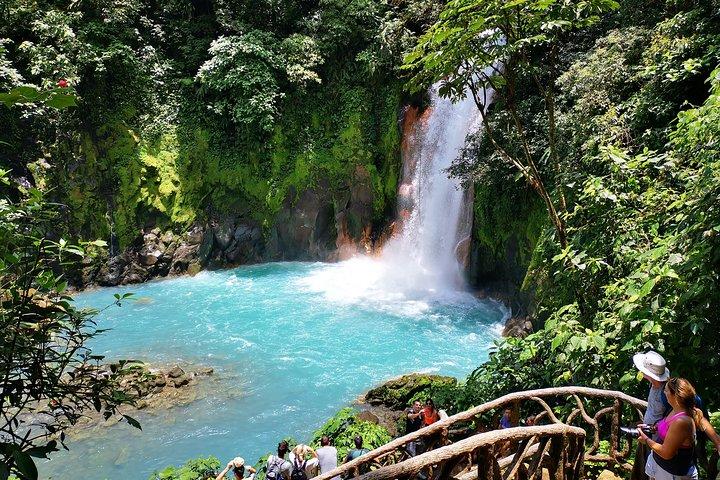 Sloths turoplevelse og Rio Celeste vandfald.