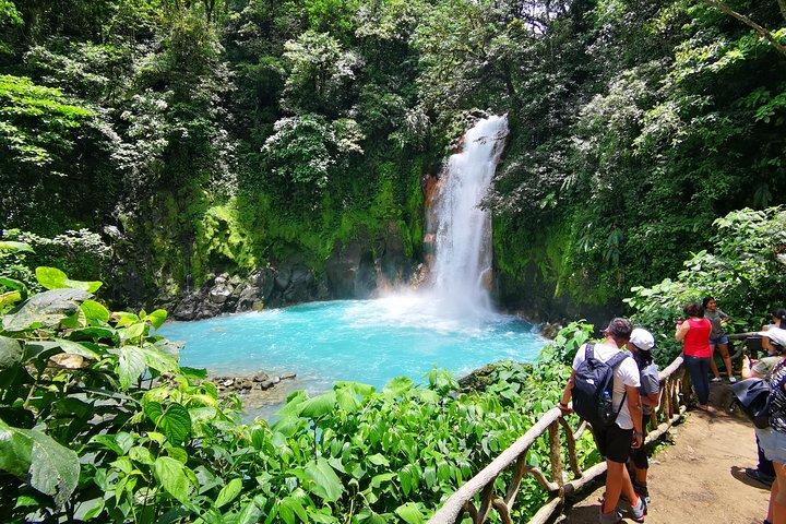 Sloths turoplevelse og Rio Celeste vandfald.