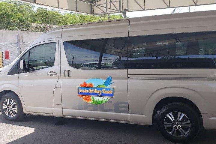 モンテゴベイ空港からグランドバイアプリンシペジャマイカまで