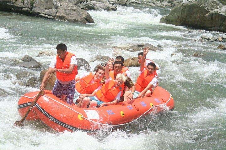 Privé dagtocht naar Fujian Hakka Tulou en een wildwaterrafting