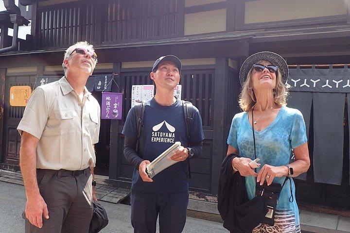 高山でのプライベートグループローカルフードツアー