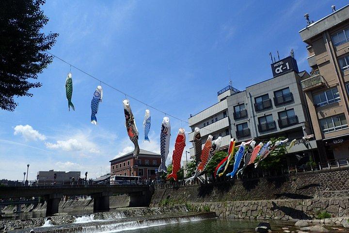 高山でのプライベートグループローカルフードツアー