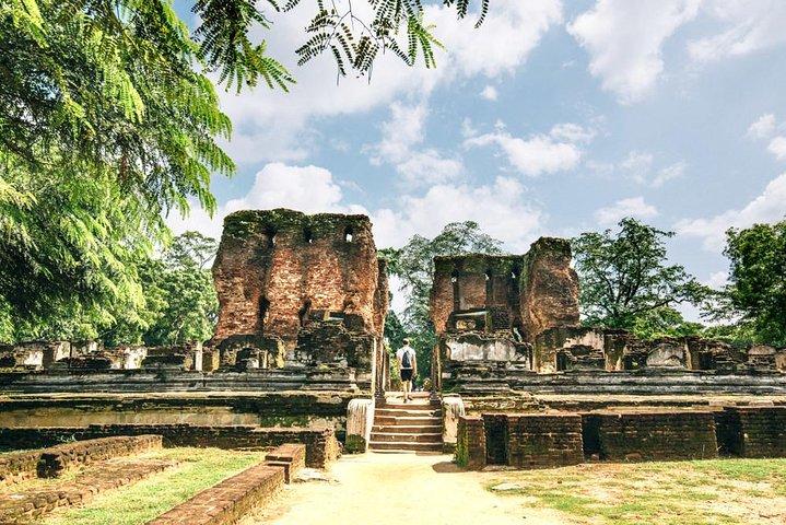 限定：古代都市ポロンナルワをトゥクトゥクで探索