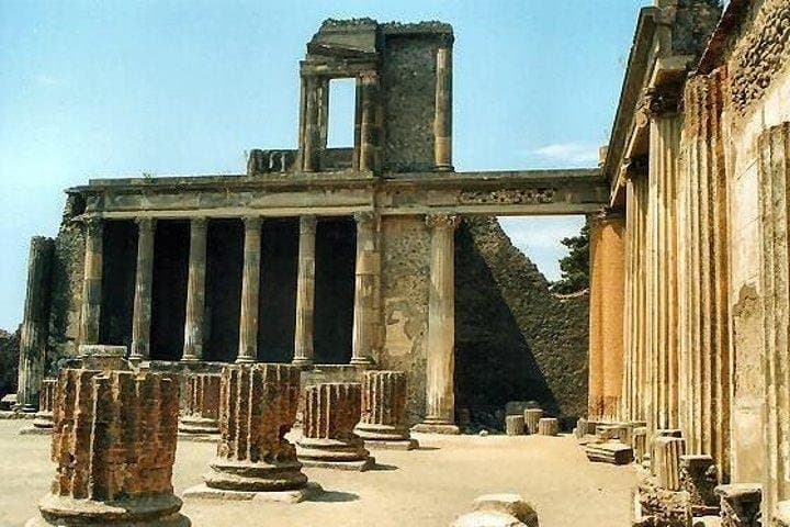 Pompeii & Mt.Vesuvius Day Tour from Naples with Pizza Lunch