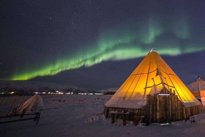 Sledding da rena da noite com jantar do acampamento e possibilidade da aurora boreal