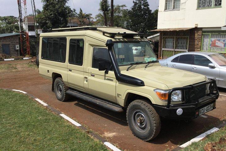 Viagem de um dia ao Parque Nacional do Lago Nakuru usando o safari Landcruiser