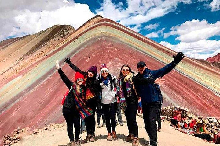 Trekking arcobaleno in montagna ad Ausangate