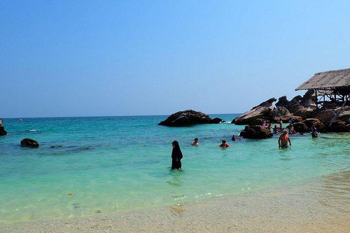 ピピ島はプーケットからのシュノーケリングとカラフルな魚をお楽しみください