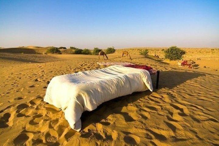Pernottamento sotto le stelle su Desert Open Sky