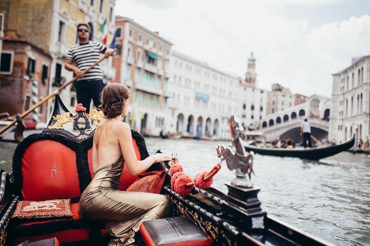 Privates Fotoshooting in Venedig mit Gondelfahrt inklusive