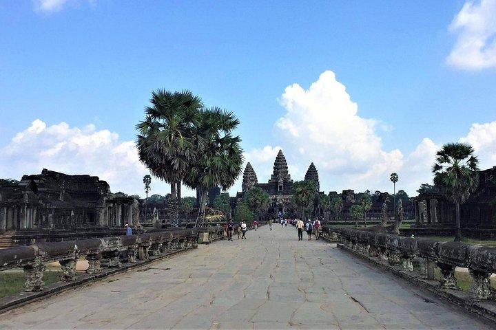 Angkor Wat Small tour Stunning Sunset by Shared Tour