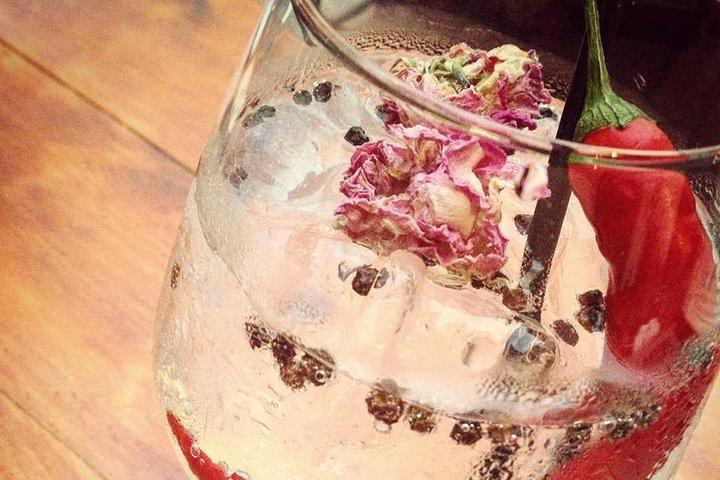 ラルナカ Shake n' Make: キプロス風味のカクテル作りクラス 3 時間