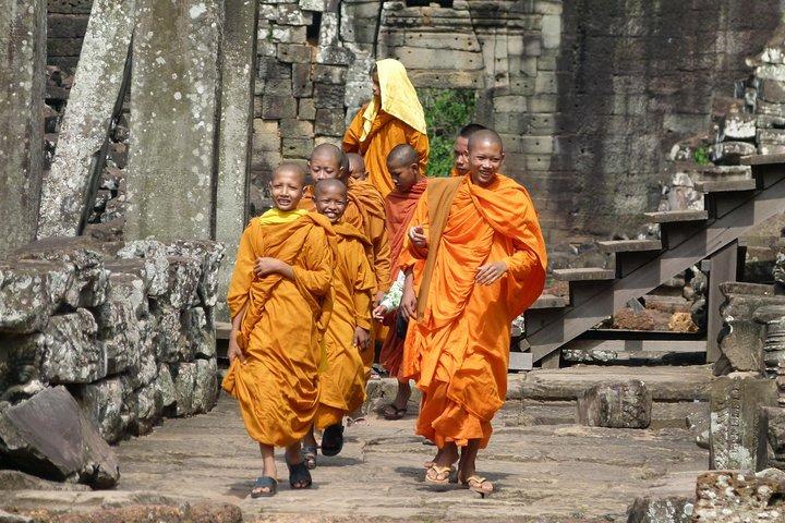 Excursão de descoberta de dia inteiro aos complexos do Templo de Angkor em minivan