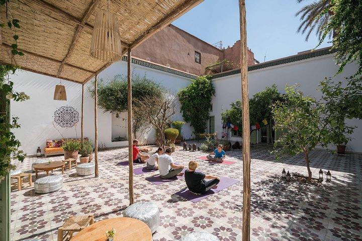 Yoga och välbefinnande halvdag i en autentisk Marrakech Riad