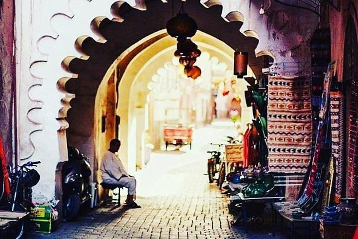 Marrakech: visita guiada a la mezquita Koutoubia, la madraza y los zocos