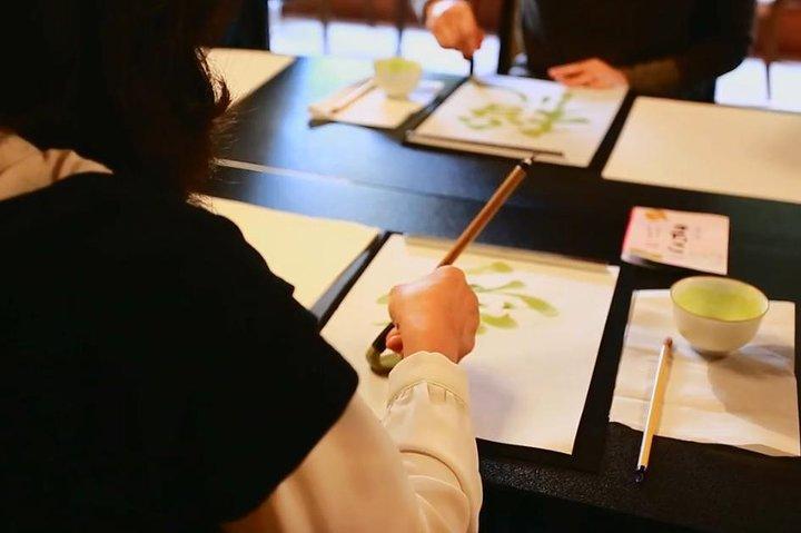 Sperimenta consapevolezza e tranquillità con la calligrafia Matcha