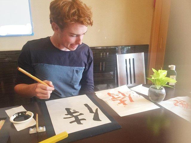 Sperimenta consapevolezza e tranquillità con la calligrafia Matcha