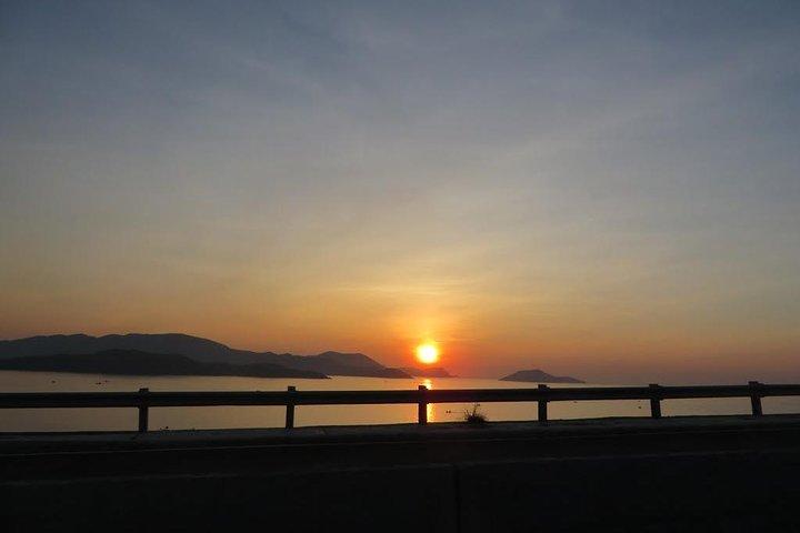 ニャチャンで最も長い川でのボートによるプライベートニャチャン素晴らしいサンセットツアー
