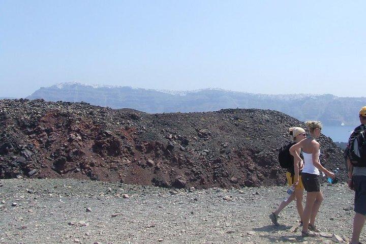 Visite privée : excursion au volcan de Santorin, y compris les sources d'eau chaude