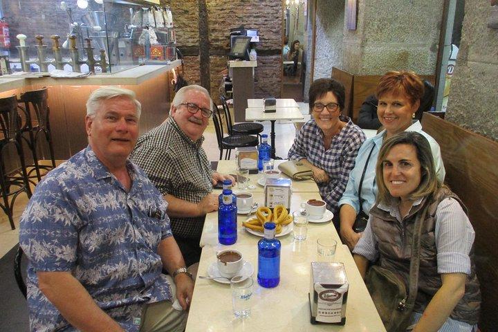 Tour de tapas e historia que termina con churros con chocolate