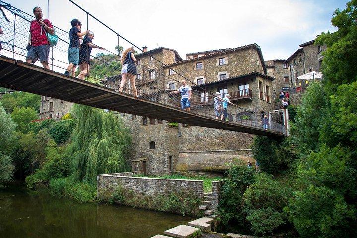 バルセロナ発中世三村小グループ日帰り旅行