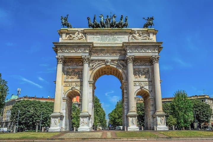 Private Milan Tour with Duomo, La Scala Theatre and Sforza Castle