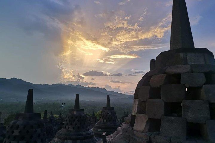 Borobudur amanecer desde la parte superior del templo, prambanan cyling y visitar el templo