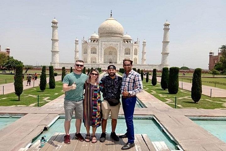 Taj Mahal Day Trip fra Delhi med superfast tog med 5 * måltid