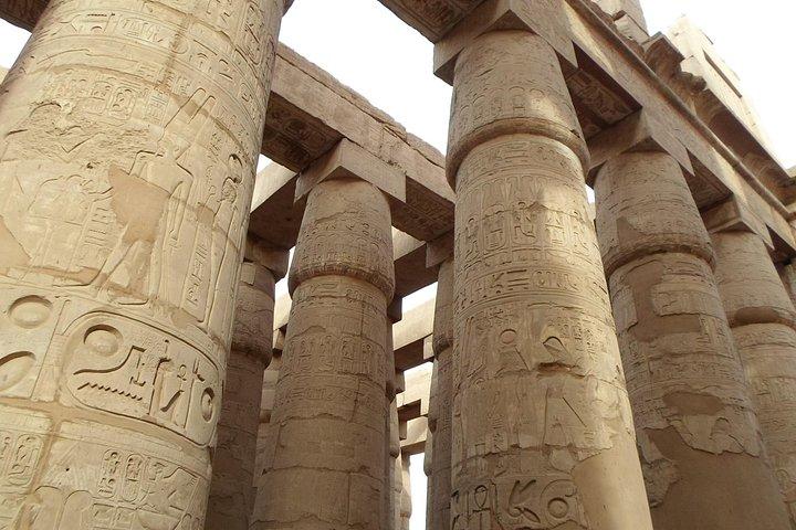 カイロのルクソールイーストとウェストバンクへの日帰り旅行（空港送迎、ランチ付）
