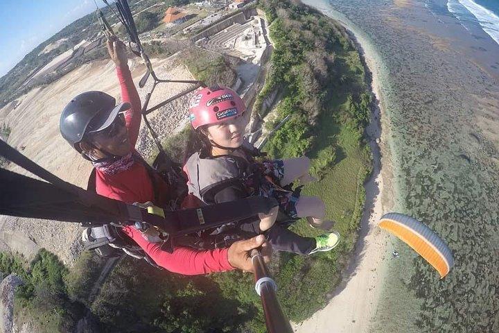 Parapente Bali em Uluwatu Cliff com fotos/vídeos