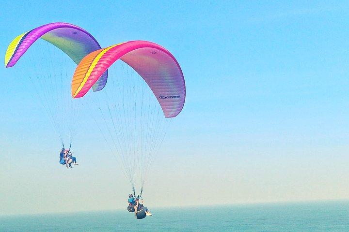 Parapente en Bali en el acantilado de Uluwatu con fotos y videos