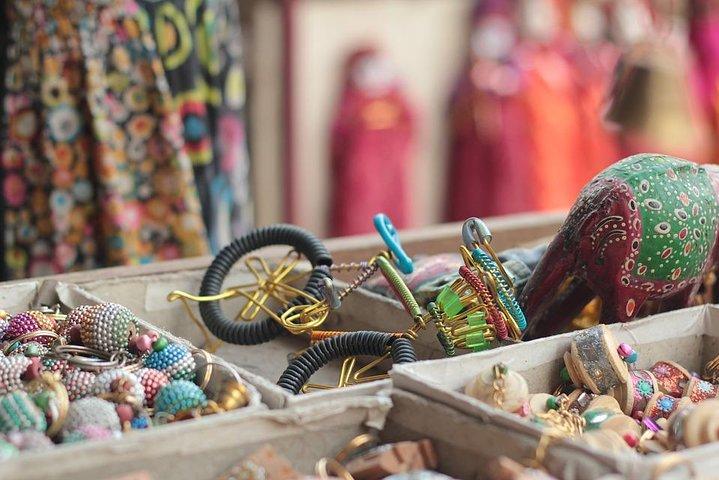 Alla scoperta dei mercati colorati: shopping tour di Jaipur con trasferimenti