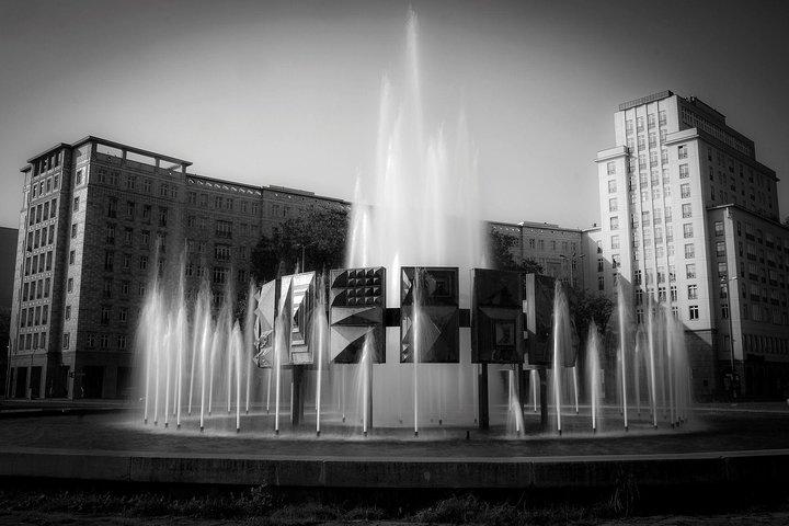 Ost-Berlin : Stadt der Schatten