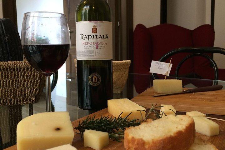 Degustação de vinhos e queijos sicilianos em Palermo