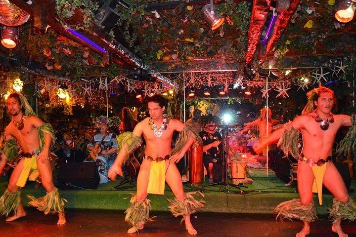 サンティアゴ：バリハイディナー＆ショー、送迎、ワイン補充
