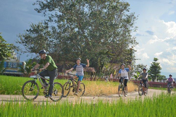 Overnight Mae Taeng Valley cycling and waterfall