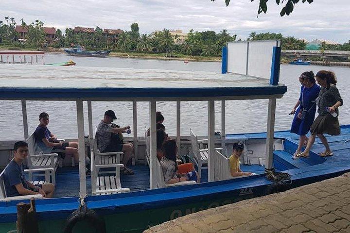 Explore CAM KIM ISLAND & HOI AN WALKING TOUR desde hoteles en DA NANG o HOI AN city
