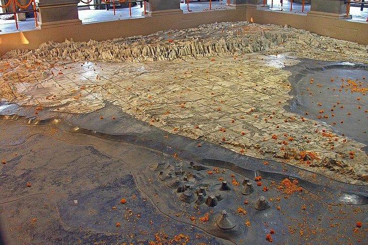 バラナシの4時間ツアー：クラシックダンスとガンジスアールティの寺院