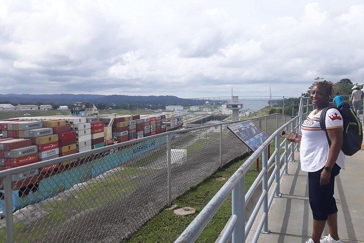 風光明媚な列車に乗って歴史的なポルトベロとパナマ運河の観光ツアー