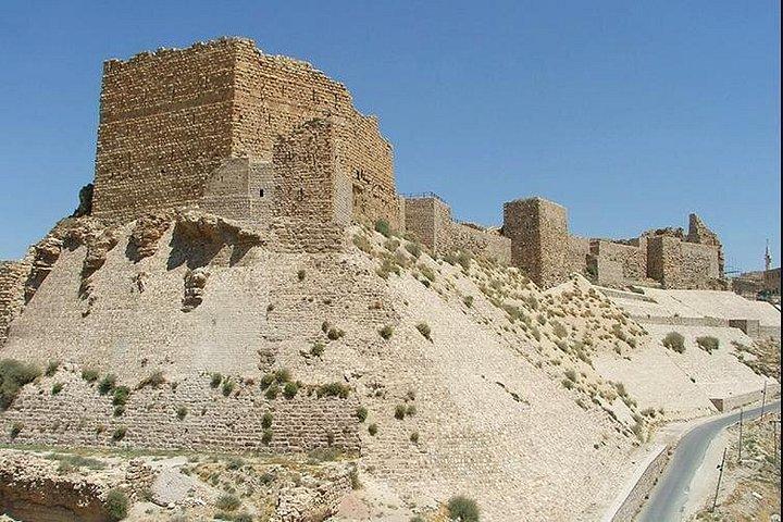 Private Transfers Between Amman, Airport and Petra