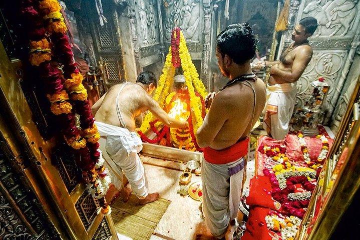 Visite de 4 heures de Varanasi: temples avec danse classique et Ganges Aarti