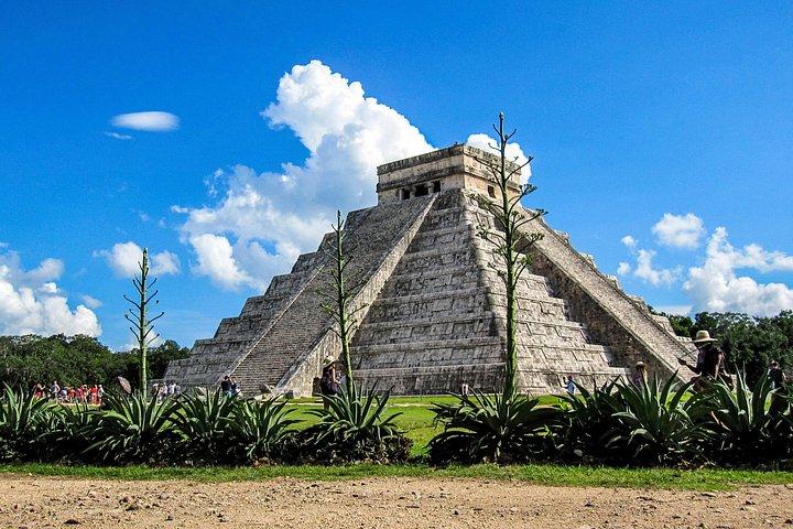 Chichen Itza & Ekbalam Tour De Playa del Carmen