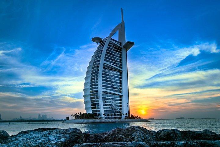Tour della città di Dubai con cena combinata con crociera serale in sambuco