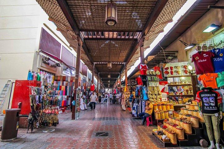 Tour della città di Dubai con cena combinata con crociera serale in sambuco