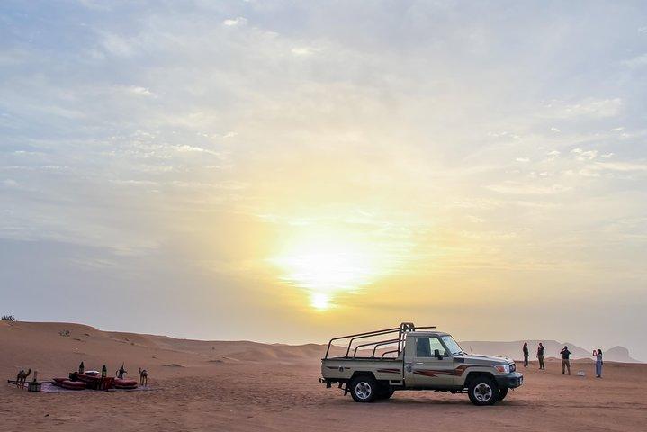 4x4 のハッタ サファリからフォッシル ロック & ミツバチ ガーデンへの朝食付きツアー