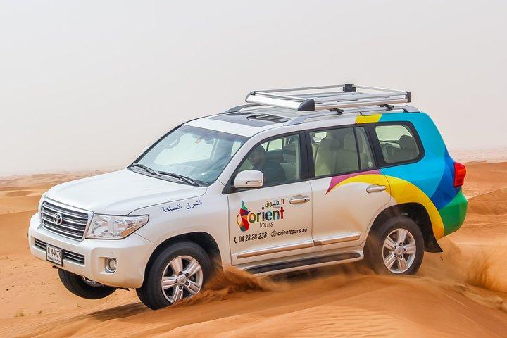 Premium Dubai Desert Safari med BBQ middag i de røde dune