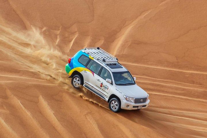 Premium Dubai Desert Safari med BBQ middag i de røde dune