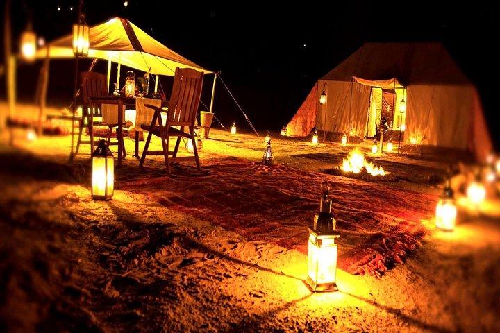 Overnachting Desert Safari met Dune Bashing, Belly Dance, Camel Ride and Breakfast