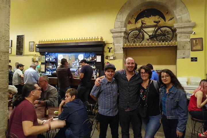 Excursión nocturna a pie por Guadalajara : Cantinas, historia y comida local