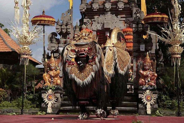 ウブドとタナロット終日ツアー：モンキーフォレスト、寺院＆サンセット